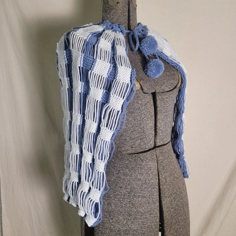 Vintage 70s Handmade Crochet Blue White Cape Capelet Knit Poncho Shawl - Picture 3 of 11